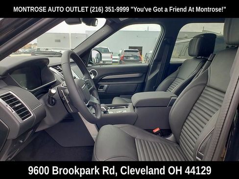 New 2025 Land Rover Discovery Dynamic SE image 7