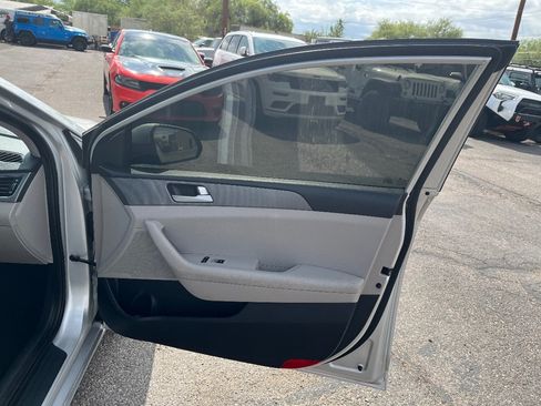 Used 2016 Hyundai Sonata SE FWD image 35