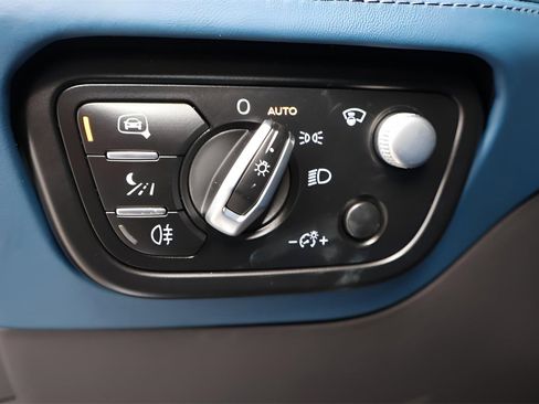 Certified 2023 Bentley Bentayga image 27