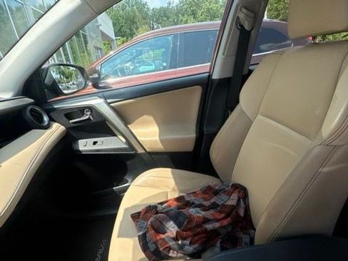 Used 2014 Toyota RAV4 Limited w/ Technology Package FWD image 14