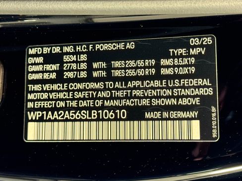 Certified 2025 Porsche Macan image 26