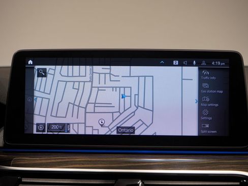 Used 2023 BMW 530e w/ Premium Package image 12