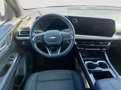Used 2025 Chevrolet Traverse LT FWD image 23