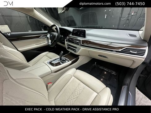 Used 2020 BMW 750i xDrive w/ Executive Package AWD/4WD image 19