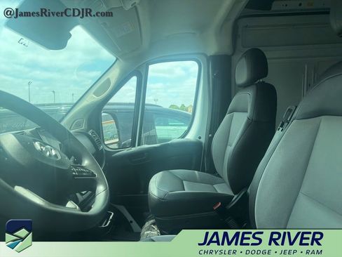 Used 2025 RAM ProMaster 2500 w/ Convenience Group FWD image 9