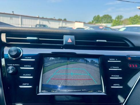 Used 2018 Toyota Camry LE FWD image 23