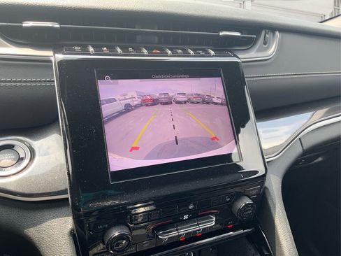 Used 2022 Jeep Grand Cherokee Altitude image 21