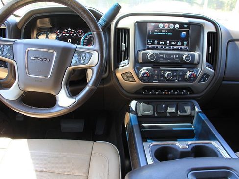 Used 2018 GMC Sierra 2500 Denali w/ Duramax Plus Package AWD/4WD image 22