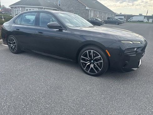 Used 2023 BMW 760i xDrive image 9