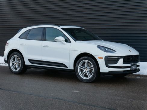 Certified 2025 Porsche Macan image 25