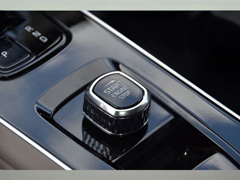 Certified 2026 Volvo XC90 B6 Core w/ Protection Package Premier AWD/4WD image 37