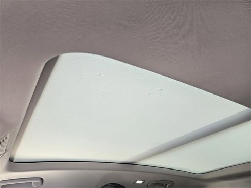 New 2025 Volkswagen Tiguan SE image 21