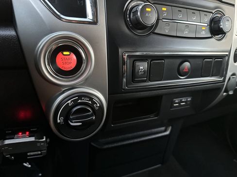 Used 2019 Nissan Titan SV AWD/4WD image 20