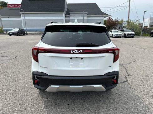 Used 2024 Kia Seltos EX AWD/4WD image 7
