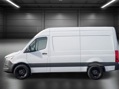 Used 2025 Mercedes-Benz Sprinter 2500 image 5
