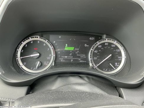 Used 2022 Toyota Highlander XLE FWD image 12