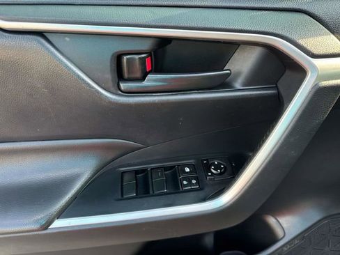 Used 2019 Toyota RAV4 LE image 21