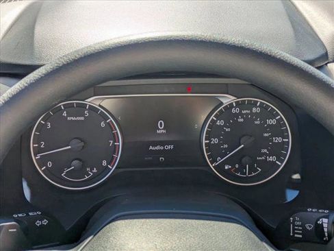 Used 2025 Nissan Rogue S image 12