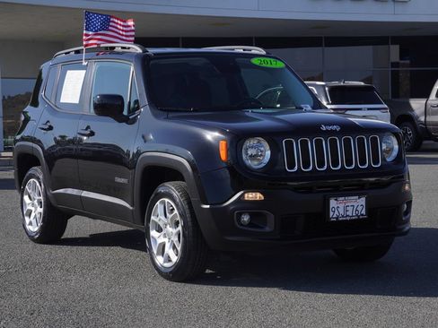Used 2017 Jeep Renegade Latitude AWD/4WD image 2