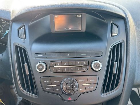 Used 2018 Ford Focus SE image 25