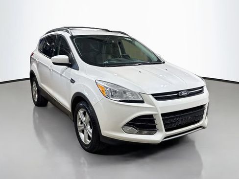 Used 2014 Ford Escape SE w/ Equipment Group 201A FWD image 3