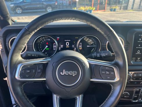 Used 2022 Jeep Wrangler Unlimited Sahara w/ Cold Weather Group image 38