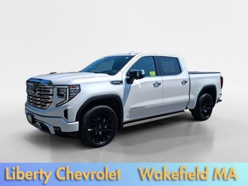 Used 2023 GMC Sierra 1500 Denali w/ Denali Reserve Package AWD/4WD image 3