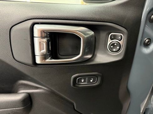 New 2025 Jeep Gladiator Sport image 13