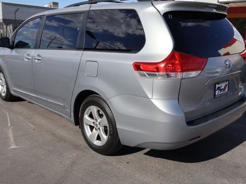 Used 2013 Toyota Sienna LE w/ Towing Pkg FWD image 5