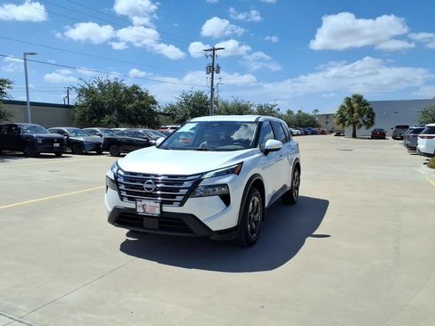 Used 2024 Nissan Rogue SV FWD image 1