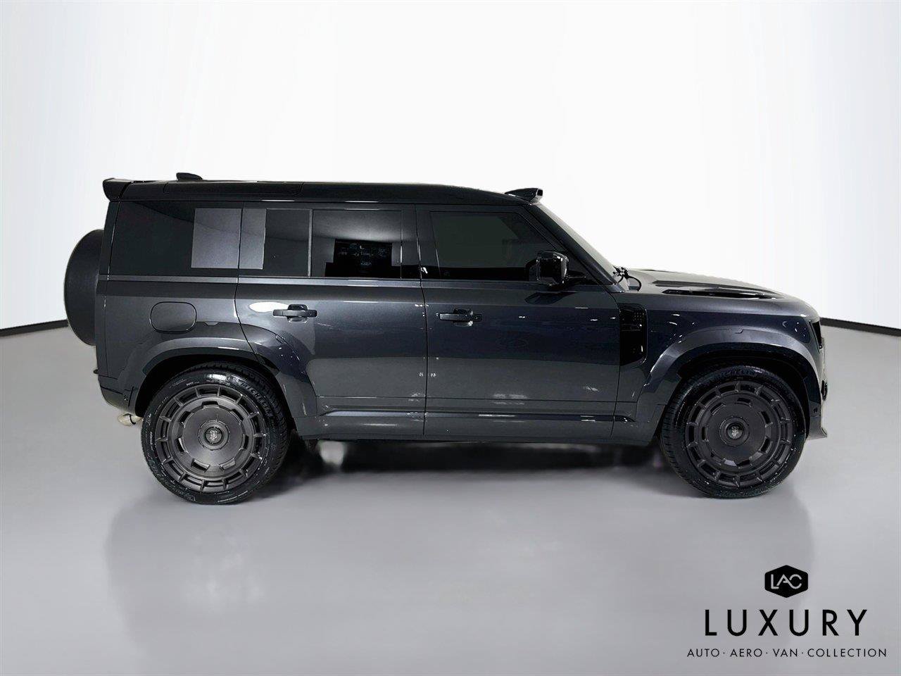 Used 2025 Land Rover Defender 110 V8 AWD/4WD image 4