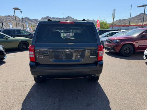 Used 2014 Jeep Patriot Latitude AWD/4WD image 6