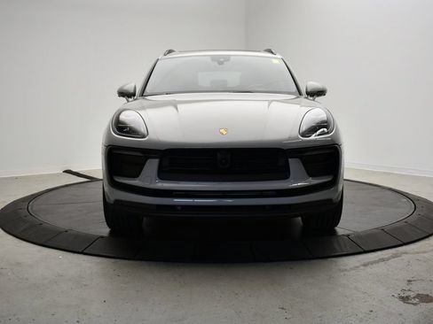 Certified 2024 Porsche Macan AWD/4WD image 10