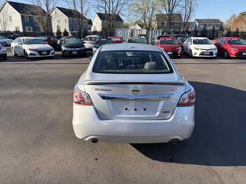 Used 2015 Nissan Altima 2.5 S w/ Special Edition Package FWD image 4