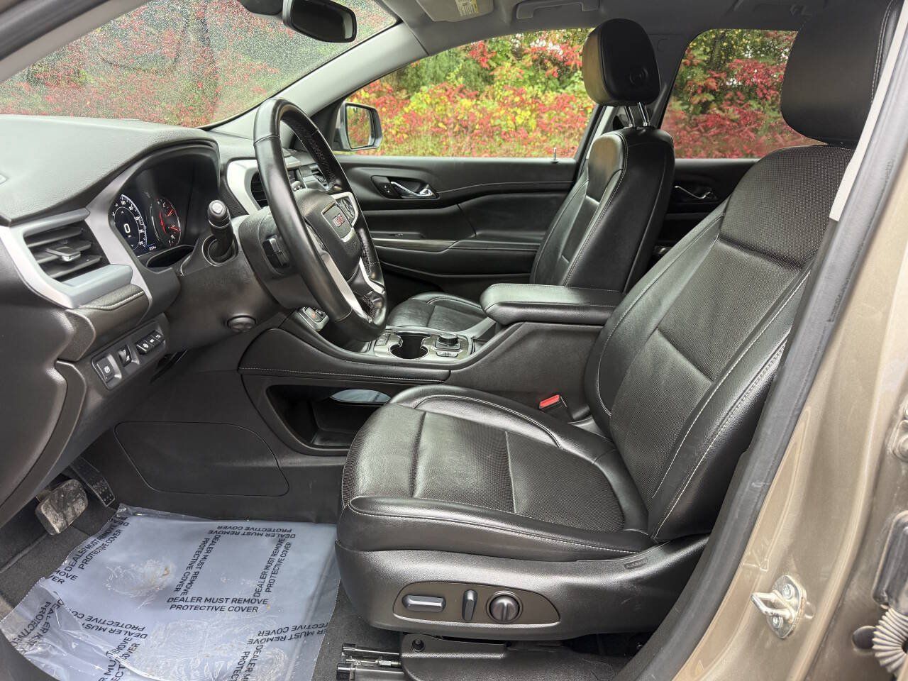 Used 2023 GMC Acadia SLT w/ Technology Package AWD/4WD image 8