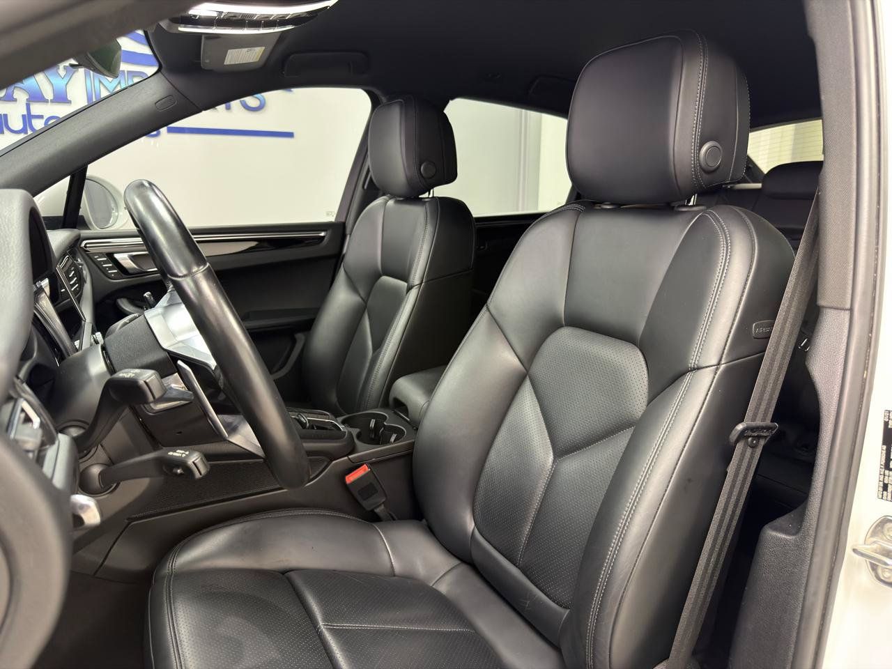 Used 2021 Porsche Macan AWD/4WD image 11