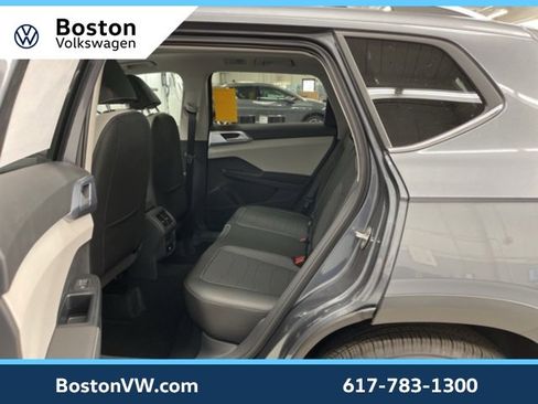 New 2025 Volkswagen Taos SE image 10