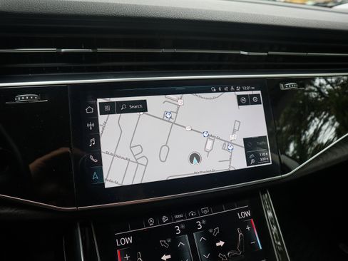 Used 2022 Audi Q8 Premium Plus image 23