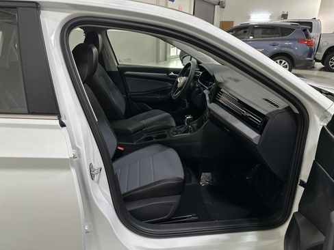 New 2026 Volkswagen Jetta SE FWD image 36