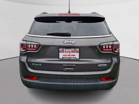 Used 2024 Jeep Compass Latitude w/ Sun and Sound Group AWD/4WD image 9