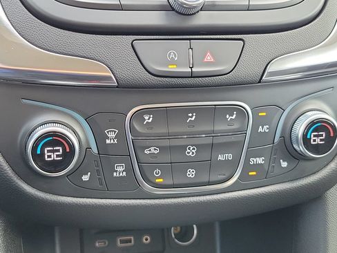 Used 2024 Chevrolet Equinox LT FWD image 24