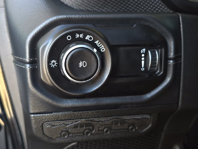 Certified 2025 Jeep Wrangler Unlimited Rubicon w/ Convenience Group AWD/4WD image 17