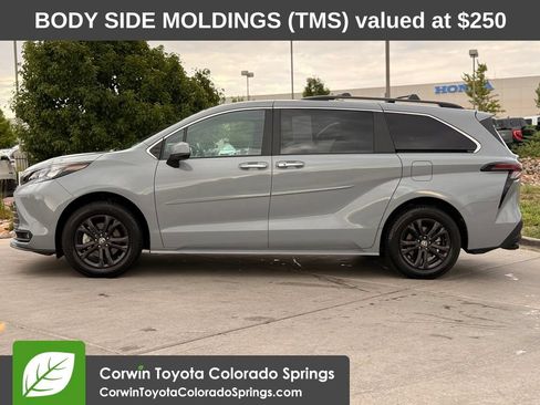 Used 2024 Toyota Sienna XLE Woodland Edition AWD/4WD image 4