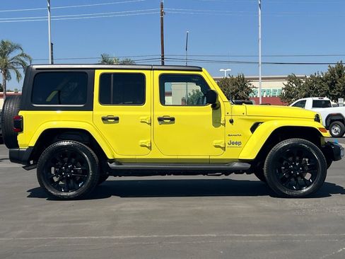 Used 2023 Jeep Wrangler Unlimited Sahara w/ Cold Weather Group AWD/4WD image 3