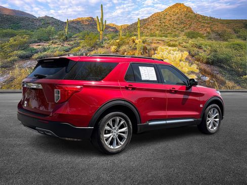 Used 2023 Ford Explorer XLT w/ Equipment Group 202A image 4