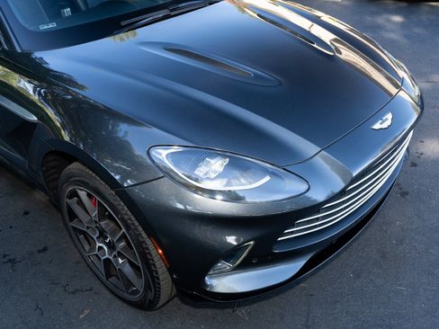 Used 2021 Aston Martin DBX image 9