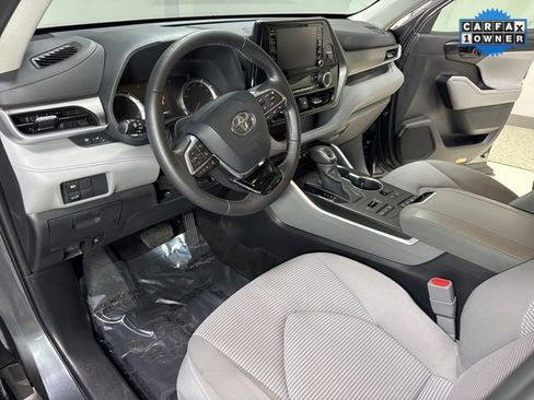 Used 2020 Toyota Highlander LE image 10