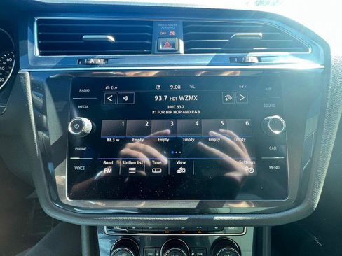 Certified 2020 Volkswagen Tiguan SE R-Line w/ 3rd Row Seat Package AWD/4WD image 14
