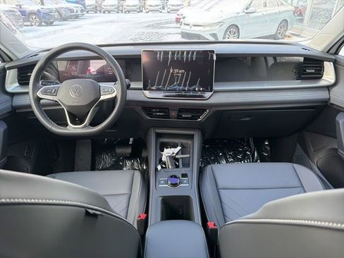 New 2026 Volkswagen Tiguan SE image 2