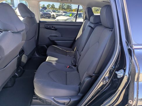 Certified 2023 Toyota Highlander LE image 13